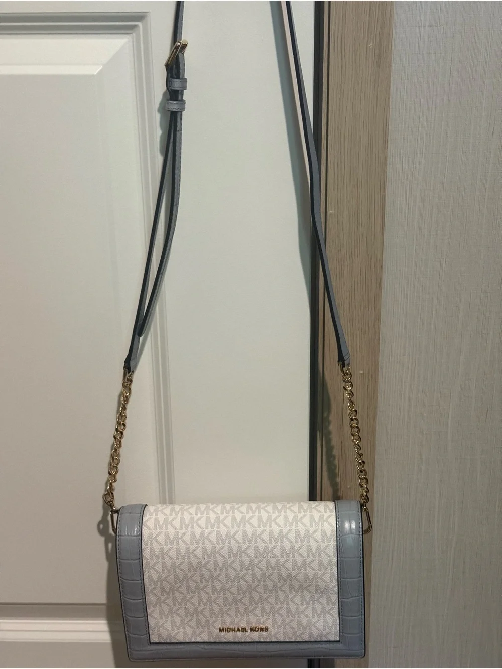 Michael Kors White and Light Blue Signature Crossbody with Card Case